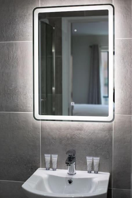 Luxury, Sleeps 6, City Centre Belfast Exteriér fotografie