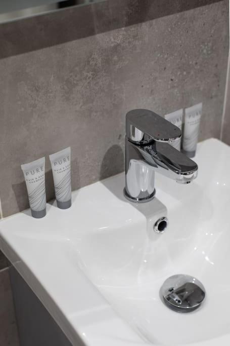 Luxury, Sleeps 6, City Centre Belfast Exteriér fotografie