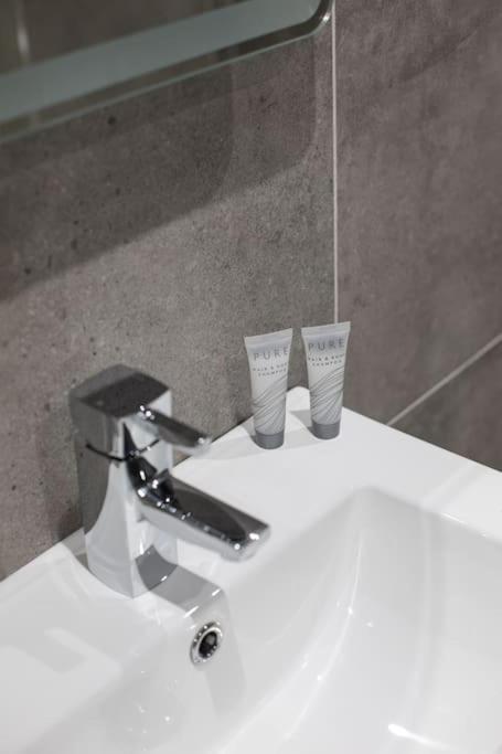 Luxury, Sleeps 6, City Centre Belfast Exteriér fotografie